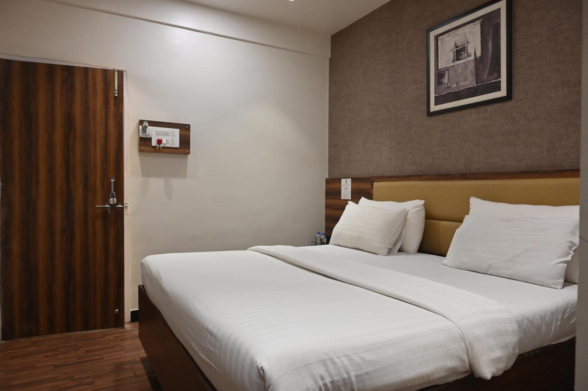Hotel Sai Yatri Trimbak Bagian luar foto