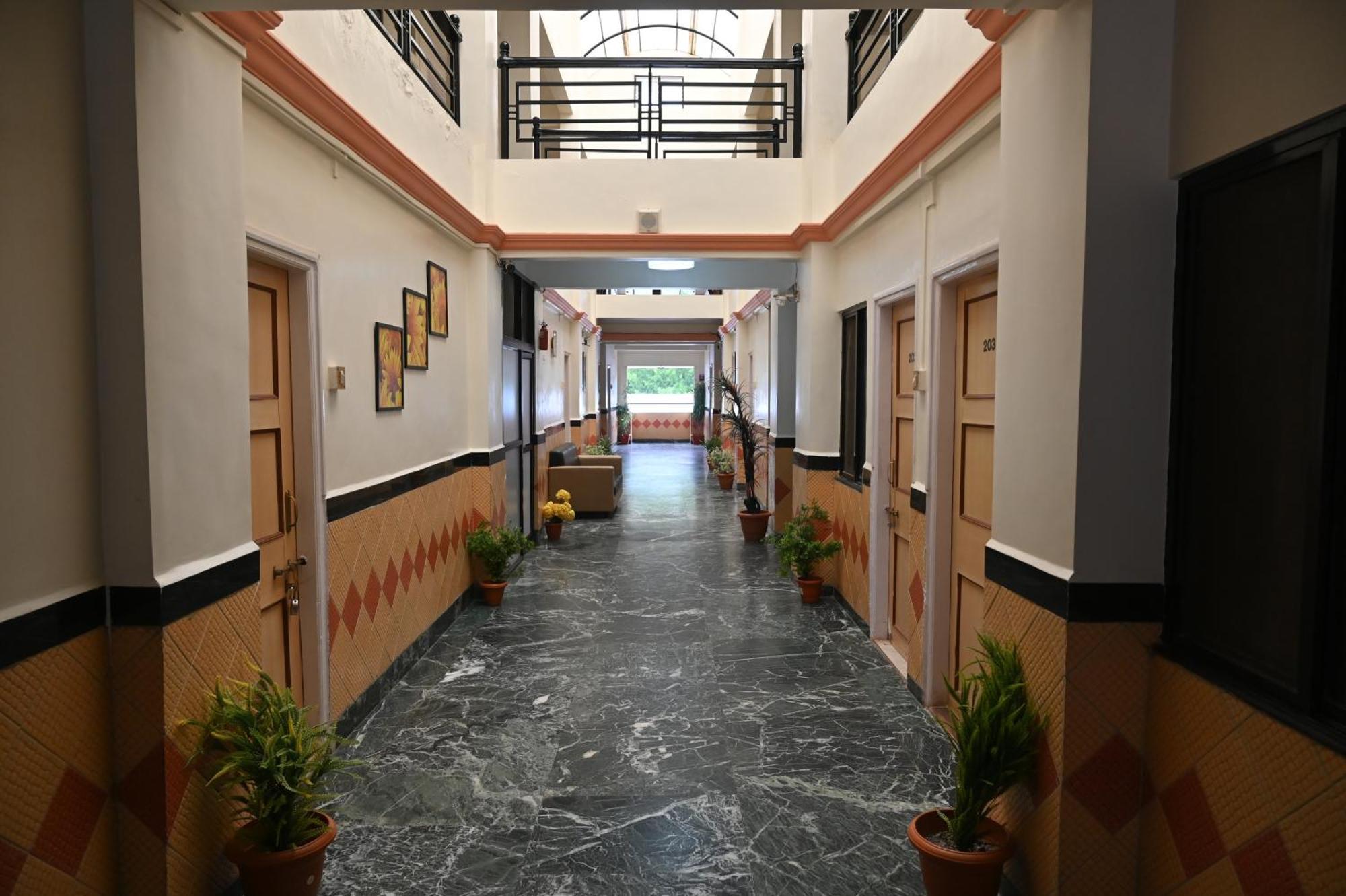 Hotel Sai Yatri Trimbak Bagian luar foto