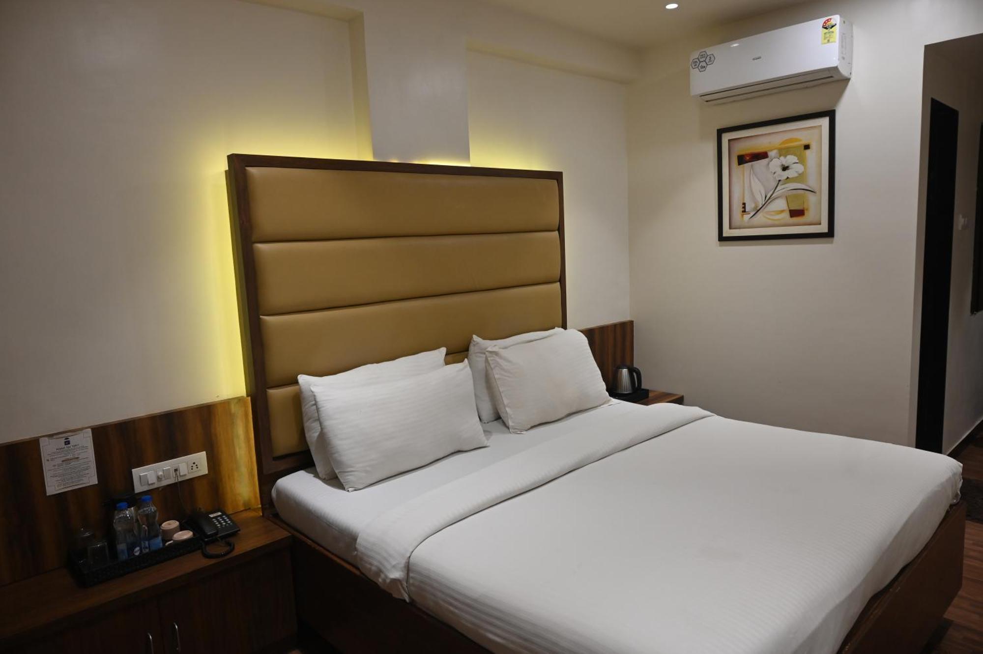 Hotel Sai Yatri Trimbak Bagian luar foto