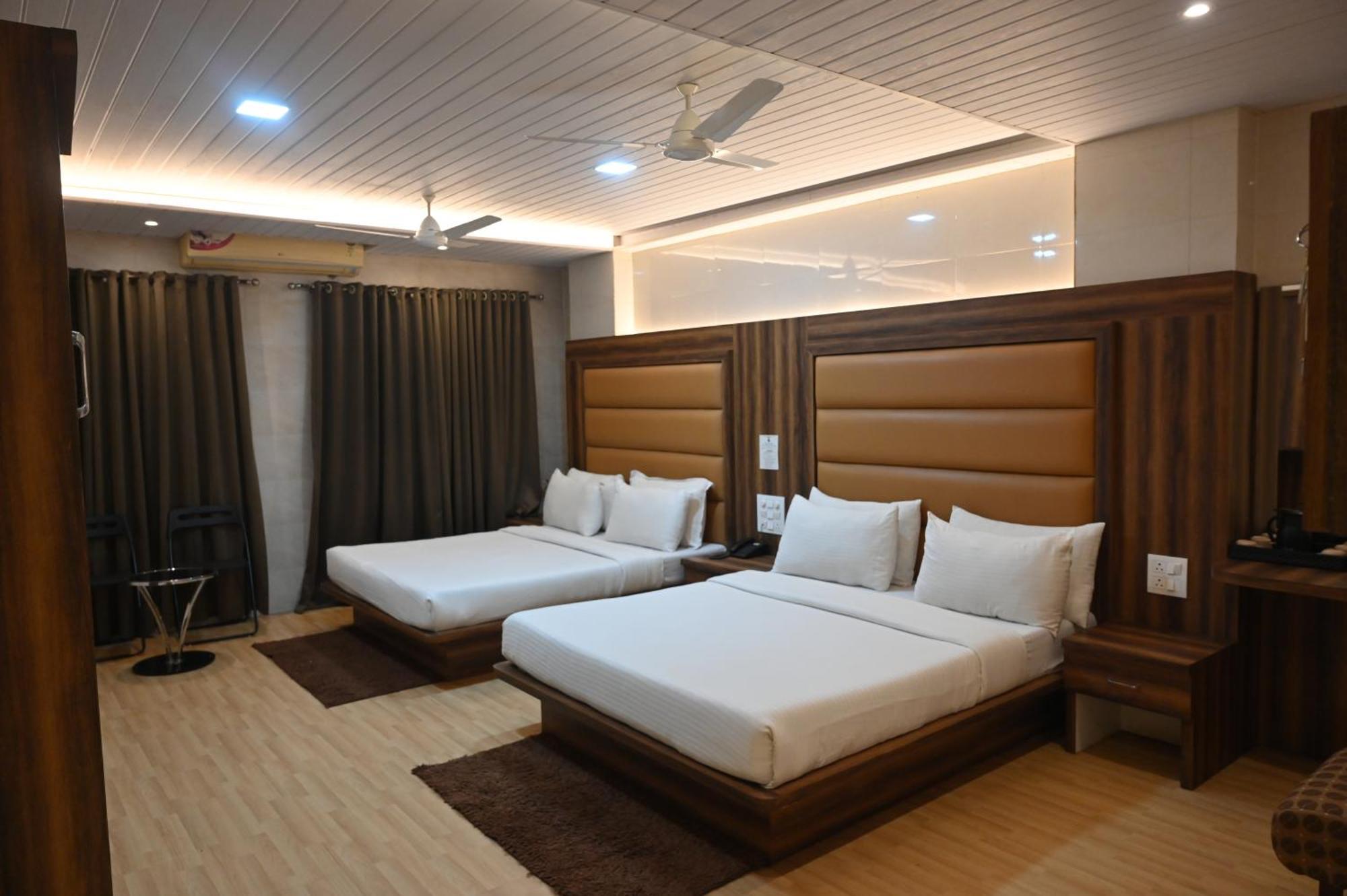 Hotel Sai Yatri Trimbak Bagian luar foto