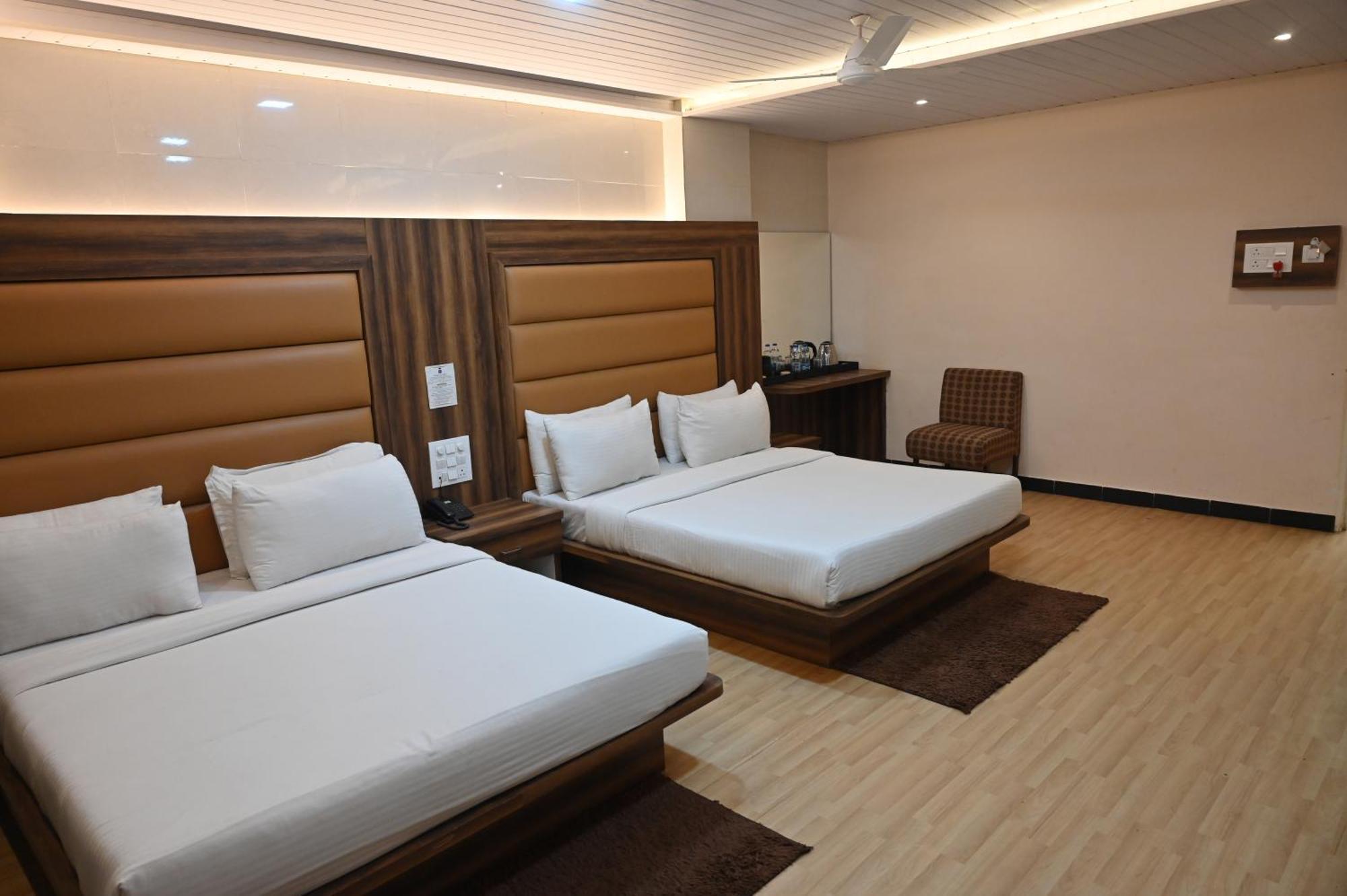 Hotel Sai Yatri Trimbak Bagian luar foto