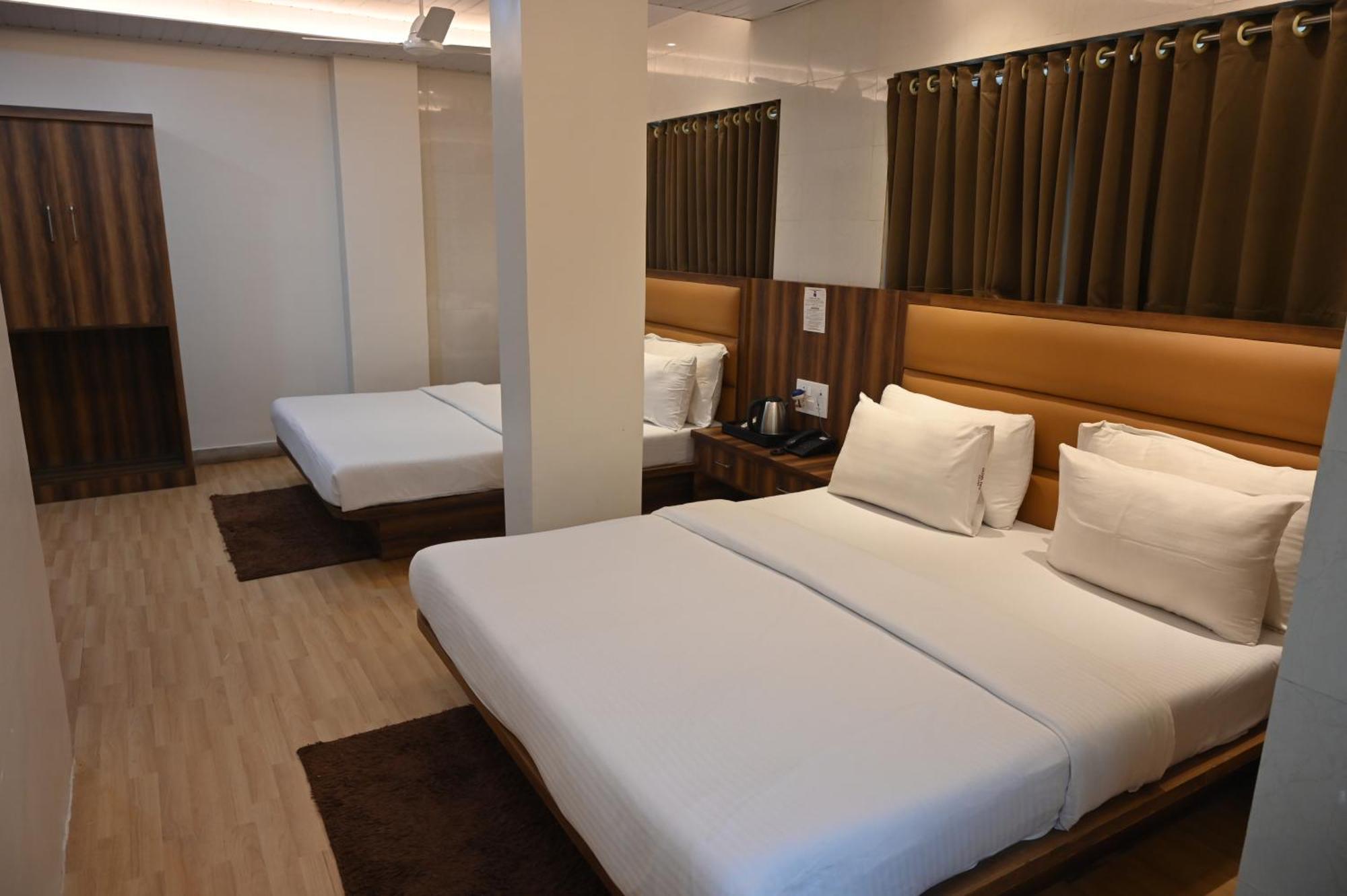 Hotel Sai Yatri Trimbak Bagian luar foto