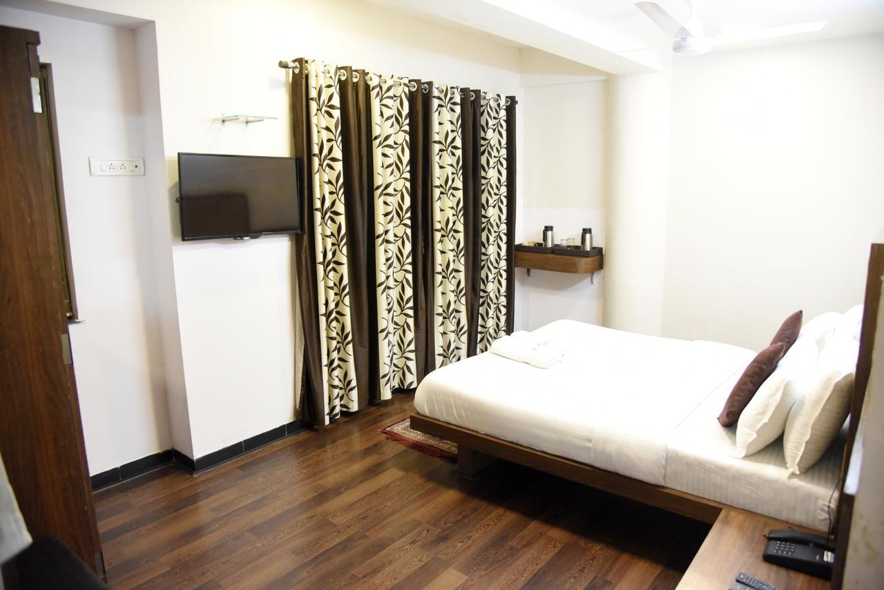 Hotel Sai Yatri Trimbak Bagian luar foto