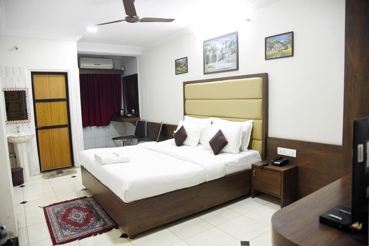 Hotel Sai Yatri Trimbak Bagian luar foto
