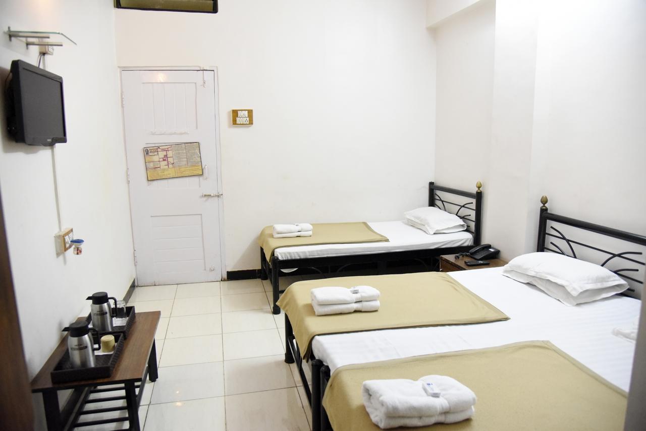 Hotel Sai Yatri Trimbak Bagian luar foto